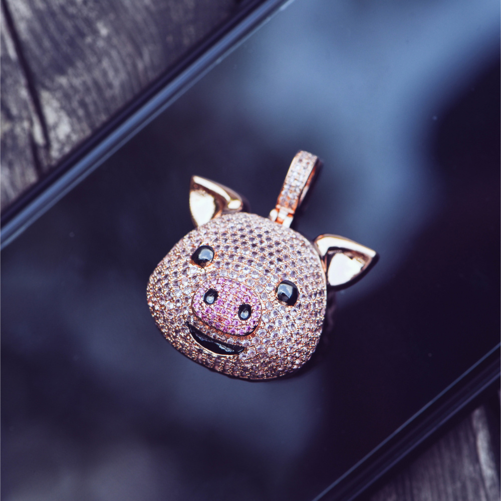 Фото и внешний вид — Подвеска Pig Face Emoji с розовой позолотой